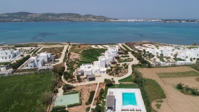 HOUSES WATER POOL AND BASKET BALL COURT